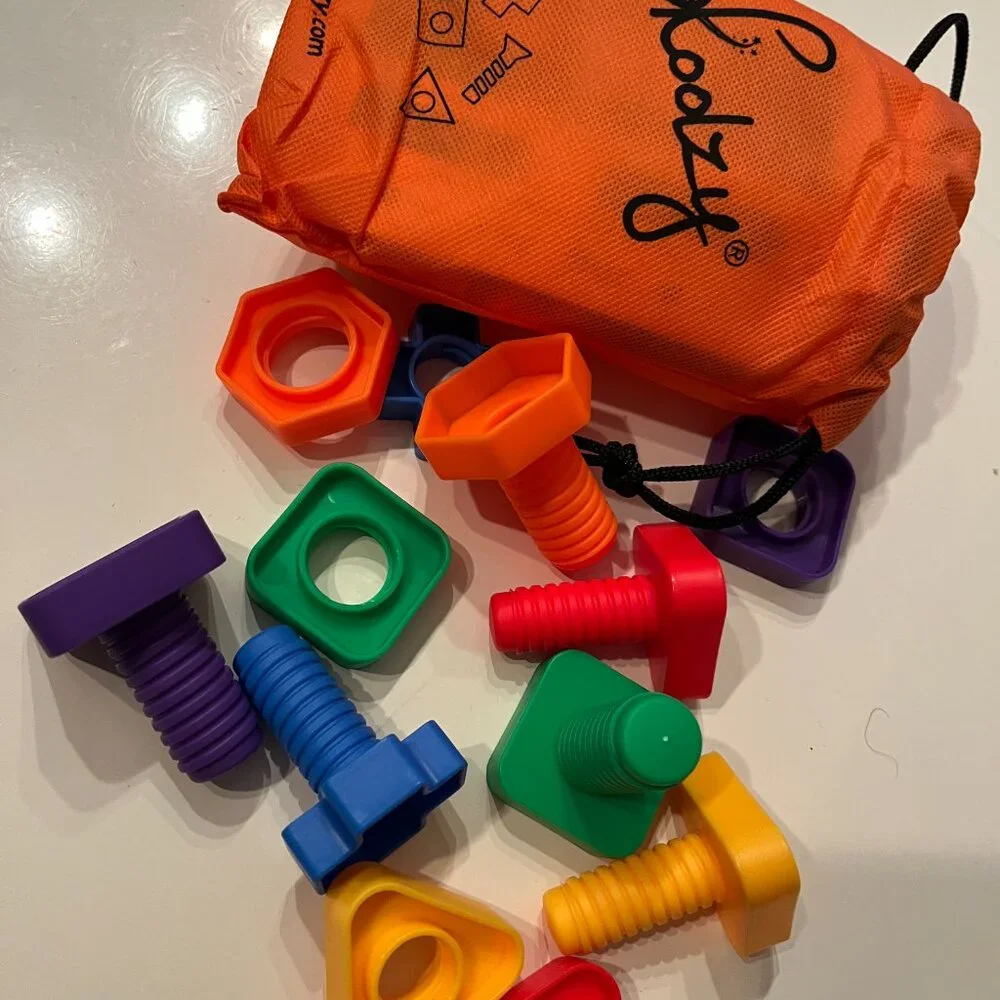 Skoolzy Nuts and Bolts Motor Development Toy (18‎ months and up / new)